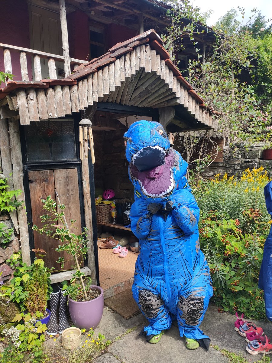 DexTRex4's tweet photo. Holidays are good for the soul #forestofdeam #dinoontour #bemoredinosaur https://t.co/7NwtD1BC7V