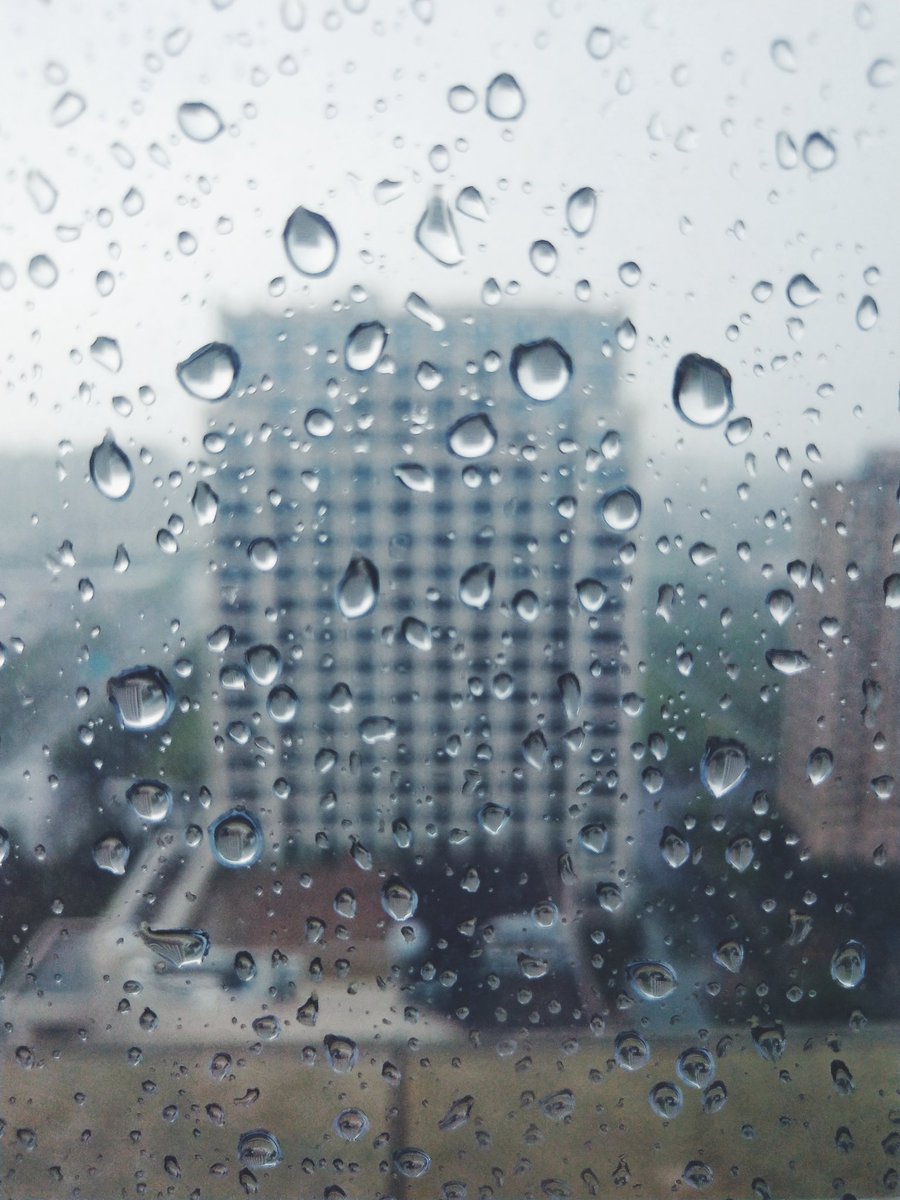 Randall_GuD0213's tweet photo. The downpour reflected the reality of setting a foot in China's journalism industry. It is always that damp and grumpy, and you need a great mentality to shelter yourself. Will find my way.
BTW: My friends in the UK, I am damnly missing you. https://t.co/sxg2LQsORK