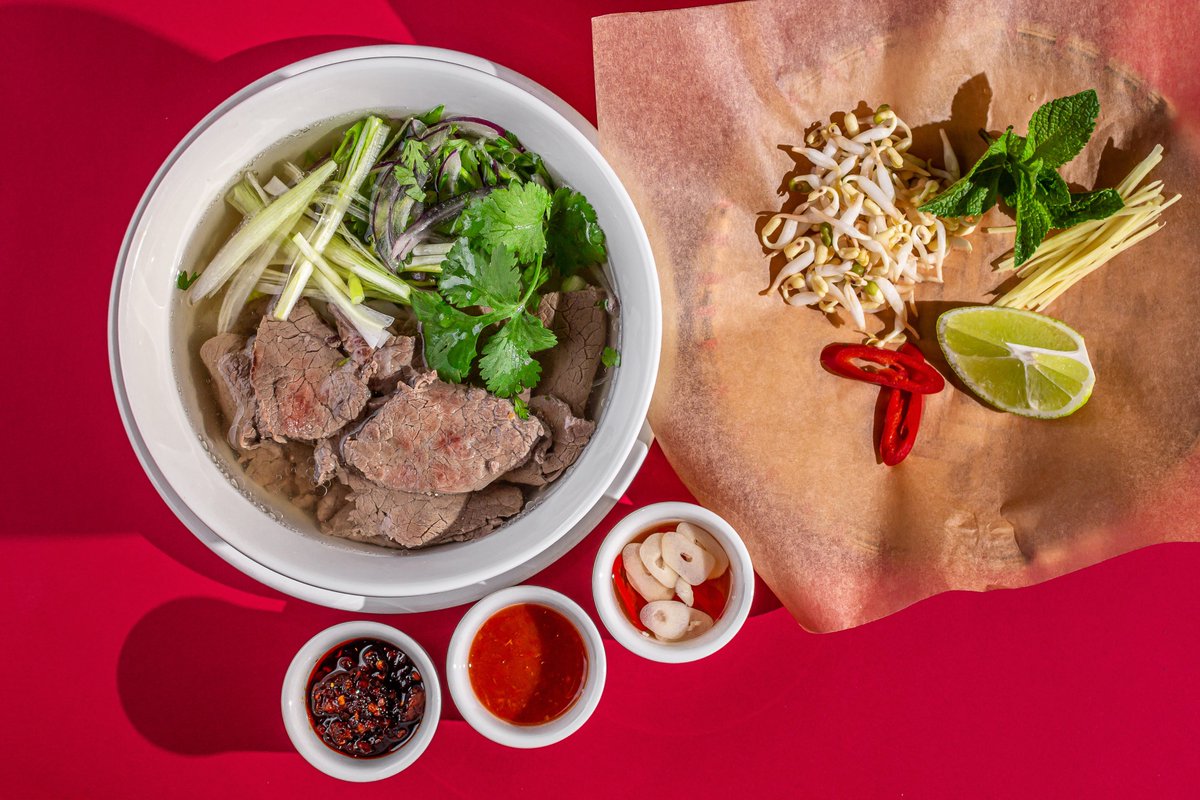 Любишь вкусно и много поесть? Участвуй в конкурсе от @bao__li ! Съешь огромную порцию супа Фо Бо за 60 минут и выиграй сертификат на 10 000 рублей в стрит фуд кафе азиатской кухни Bao Li.
Подробности у менеджеров по телефону +7 (495) 740-88-35 или на сайте bao-li.ru