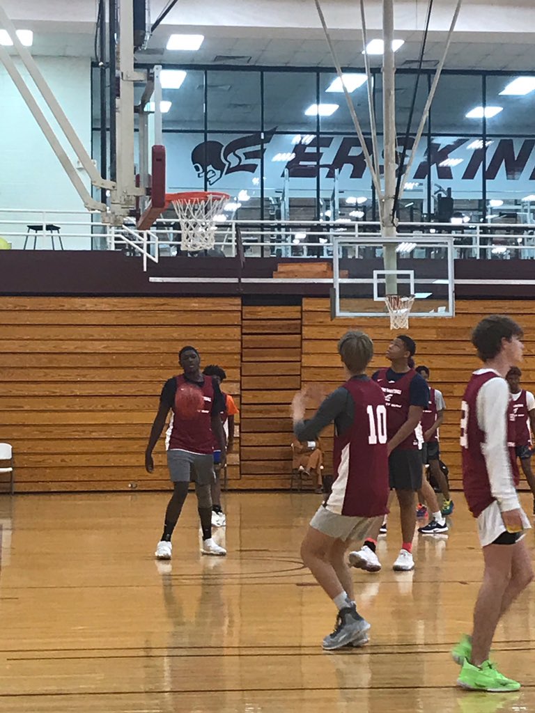 tyjacksonbball's tweet photo. Blessed to have a great experience with Coach Sartor, Mrs Olivia, Ms Franchon &amp; team at the Erskine College Elite Basketball Camp last Saturday. 

Impressive focus on hard work, discipline and glorifying the Lord with your talents. 

#TheFleetWay #TyGame https://t.co/CvVNb9Z1rH