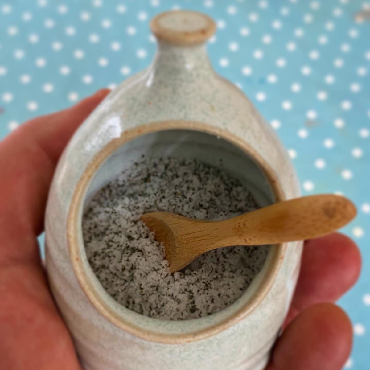 blightybcraft's tweet photo. Nettle seed salt.  Seasoning your food is so important and this mix provides vitamins A, C, magnesium, calcium and fatty acids at the same time. Ah the simple things. 
#Blighty #bushcraft #somerset #getoutside #education #blightybushcraft #nettle #seeds #salt #season #your #food https://t.co/fuot60VQFM