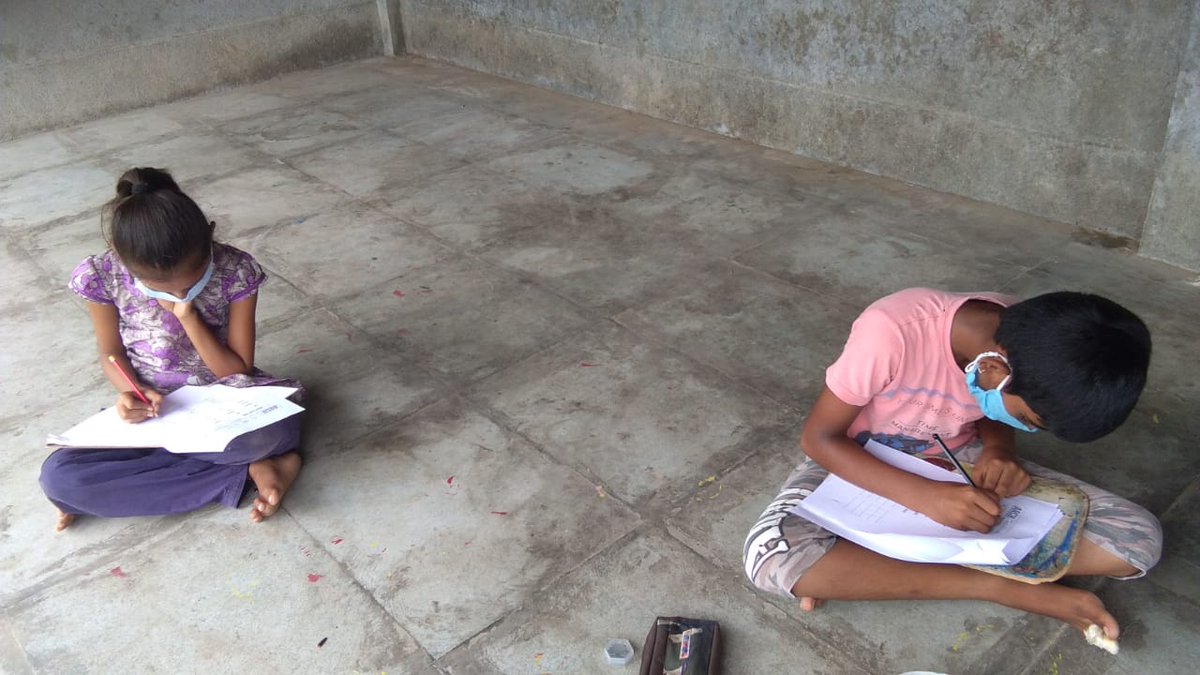 arch_foundation's tweet photo. #Patiyapura is a small basti in #Vadodara without basic facilities like electricity and water. #ARCH is working with the children from Patiyapura to help them keep connected with #education when #schools are closed to ensure their #safereturn to school after it reopens. 
#iLearn https://t.co/QWB1h2YULj