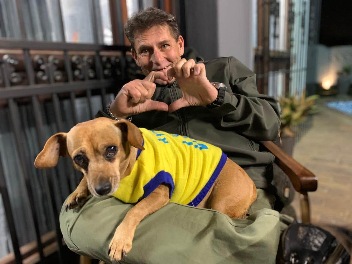 SpanLeRoux's tweet photo. #Kwarantyn: 🐶🦴💕 #kykNETVirVlooi! Suid-Afrika, wat is julle boodskap aan dié gewilde brak? Laat weet ons hier onder. 👇 #SpanLeRoux .@kykNETtv https://t.co/siOnFkbjB6