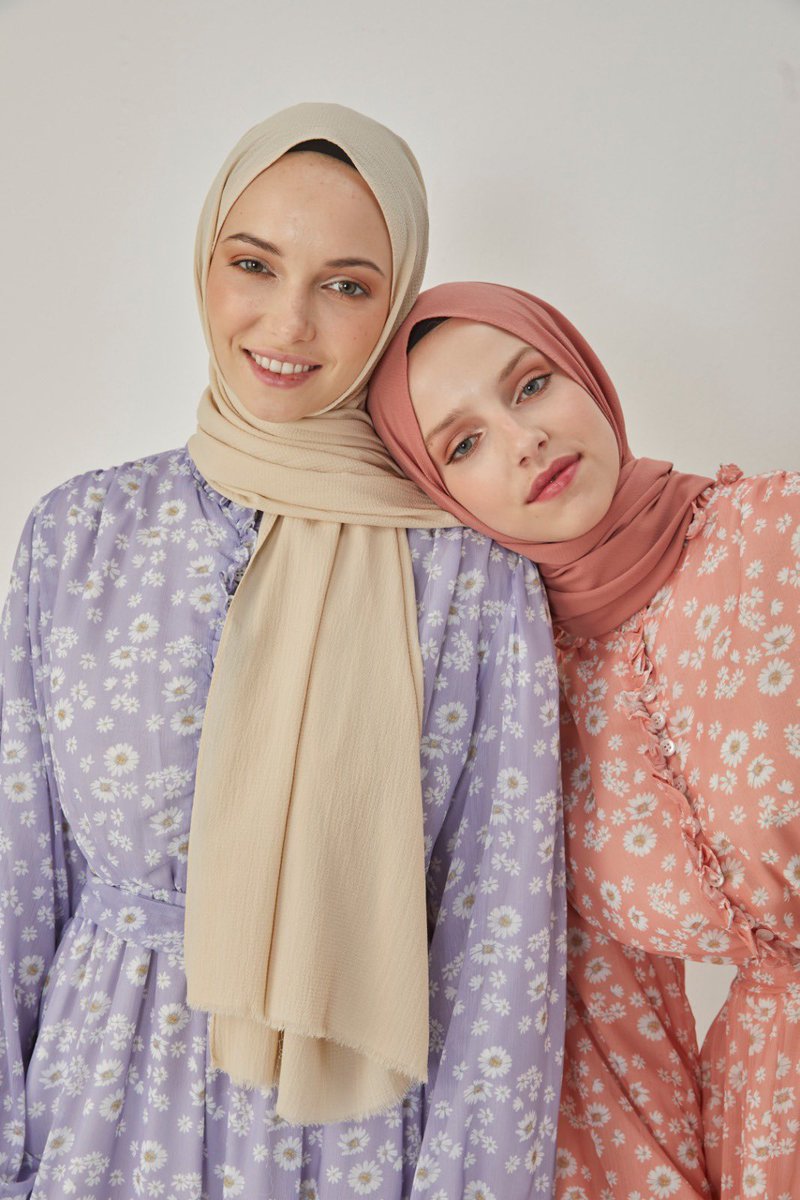 freshscarf's tweet photo. Bayram Çekilişi! 🎉

Bu tweeti RT’leyip @freshscarf hesabını takip eden 5 takipçimize Krinkıl Jazz şallar��mızdan istediği rengi hediye ediyoruz 🎁🧡

Çekiliş 31.07.2020 tarihinde son bulacaktır 🥰 https://t.co/onPxnj73Sl