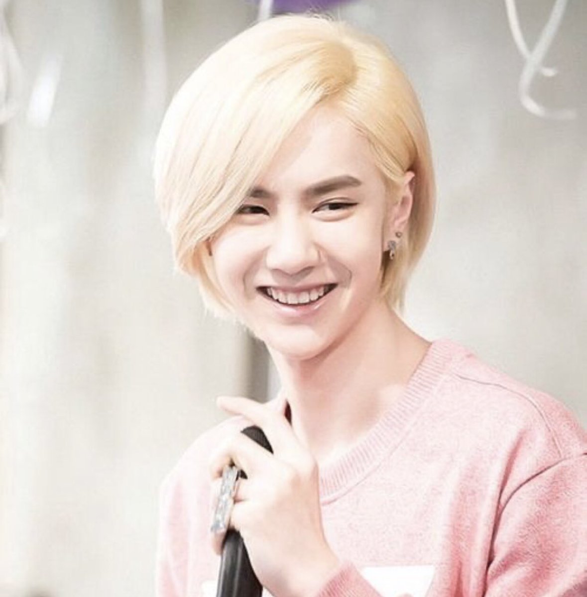 wang yibo as sailor moon - a thread