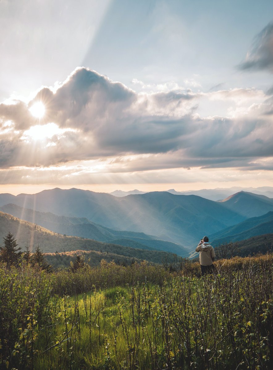 Escape to the mountains.

qcexclusive.com/carolina-towns…