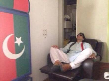 haseebxhan's tweet photo. We Elected you to fight against the mafia not to snatch the bread and butter of online earners. Now we realized it was our big mistake to elect you. You will see the results in next GE 2023 #ImranKhanResignDo #ImranKhanKhulwaoPUBG https://t.co/Zqe9E0TKo3