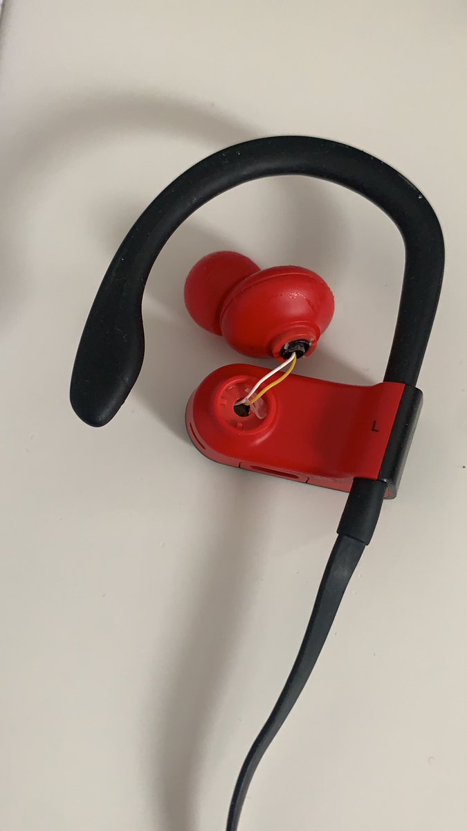 Alex_Villers's tweet photo. @beatsbydreUK Not too impressed with my powerbeats- this happened after just a couple of months, please can you assist? https://t.co/clvcRODRPy
