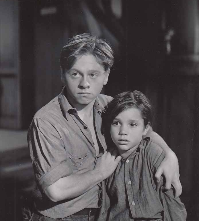 Happy 89th Birthday to Darryl Hickman here with Mickey Rooney in Men of Boys Town (1941). 