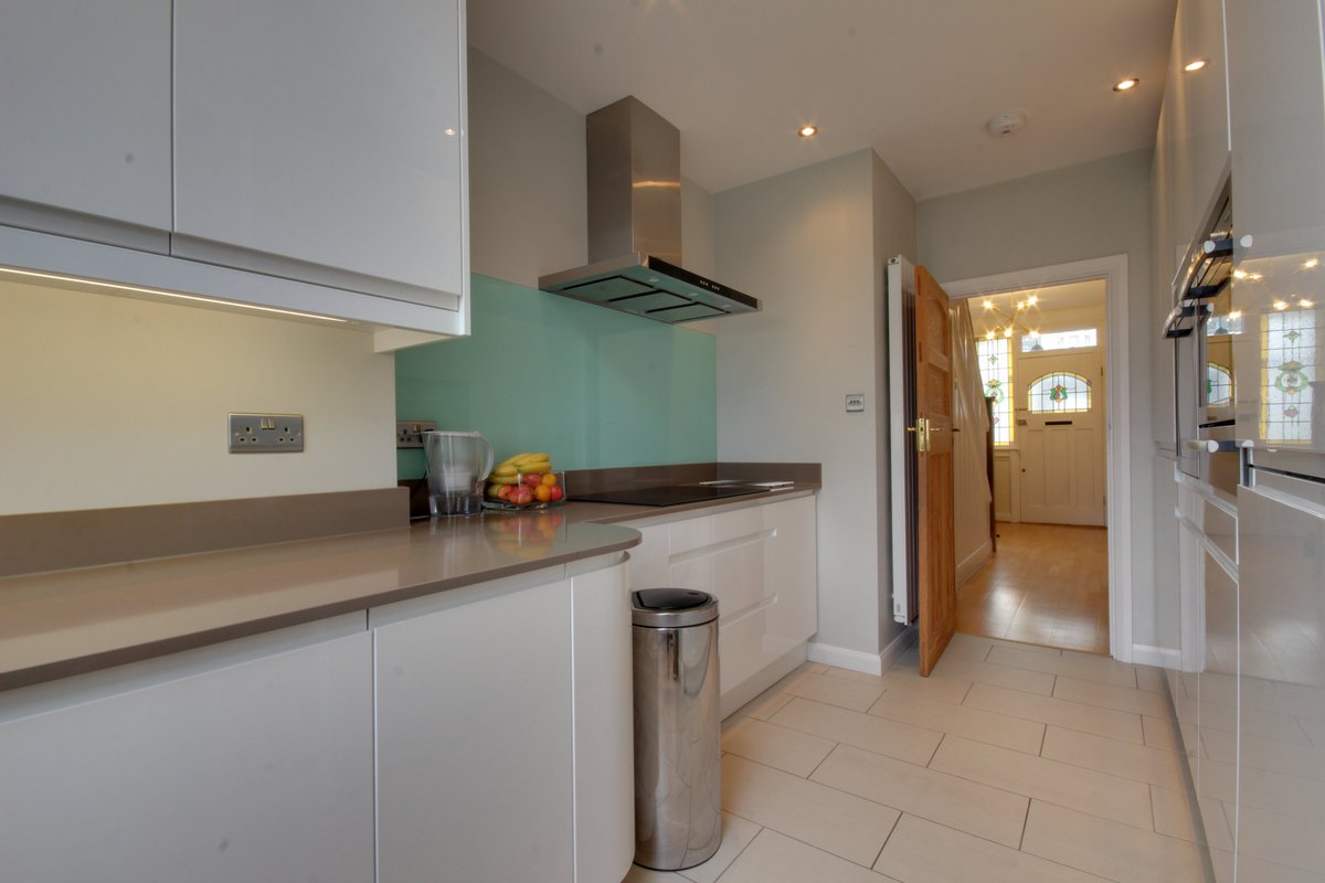 Mortemoremackay's tweet photo. For Sale: Lovely new property for sale in a great location, close to Winchmore Hill station!

#London #kitchen #LivingmyDreams #decor #COVID19 #liveline #property #firsthome #livingmybestlife #bathroom #cleaning #home #Windows #housemusic #househunting #love #Inlove https://t.co/aqCyJfvGr3