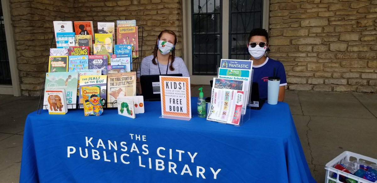 kcpublicschools's tweet photo. We are out at Pop In at the Parks at @KCMOParks Swope Park with @KCLibrary and Altrusa talking all things books, enrollment, & RC cars. Did you know? The KC Library has an RC club for students! Come see us now until 12 pm in the pavilion right inside the park's west gates. https://t.co/vRcChZOXhr