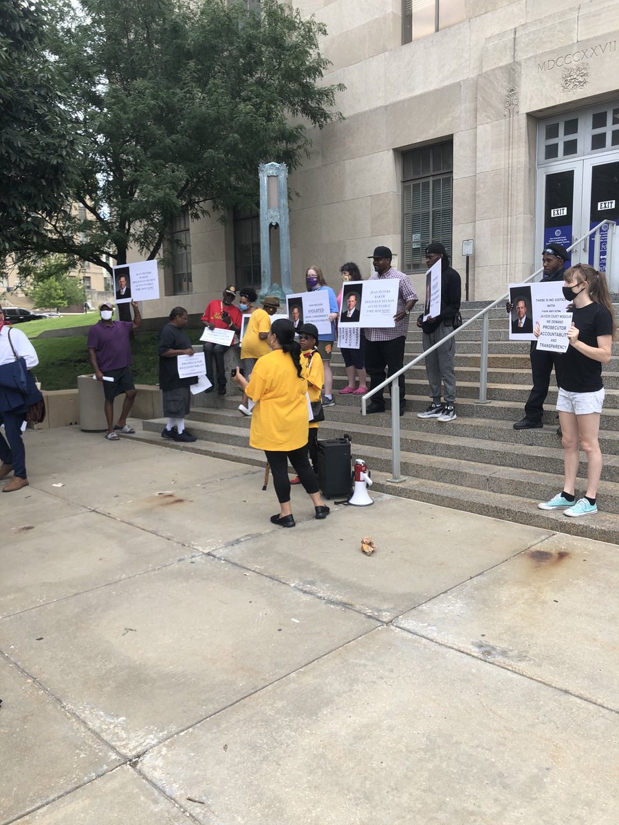 slagath0r's tweet photo. come to court house if u wanna rekk corrupt prosecutor Dan Nelson. #kcprotest #kcfreedomproject https://t.co/VnKj3JRFY3