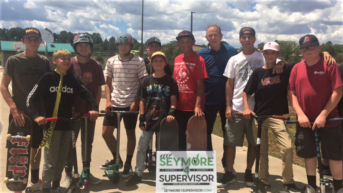 Seymore4S's tweet photo. At the Show Low skate park!
🏃‍♂️🛹🎖🤙
#Seymore4Supervisor #darylseymore #seymore4countysupervisor #SupervisorSeymore #voteseymore2020 #navajocountyelections https://t.co/zt26TtdzTO