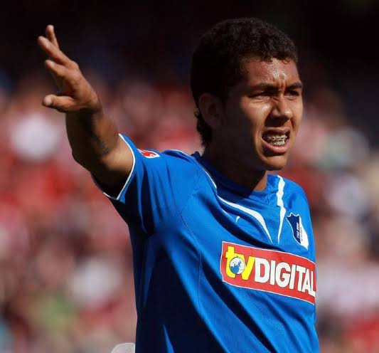 Firmino mencuri perhatian klub top Eropa semasa dia masih memperkuat Hoffenheim. Ya singkat cerita, Liverpool lah yang dapet pemain yang kalo dandan ini noraknya setengah mati .