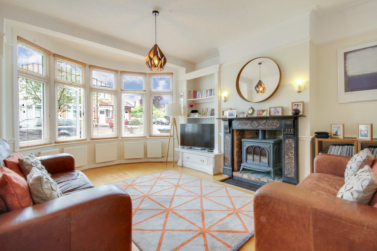 Mortemoremackay's tweet photo. For Sale: Lovely new property for sale in a great location, close to Winchmore Hill station!

#London #kitchen #LivingmyDreams #decor #COVID19 #liveline #property #firsthome #livingmybestlife #bathroom #cleaning #home #Windows #housemusic #househunting #love #Inlove https://t.co/aqCyJfvGr3