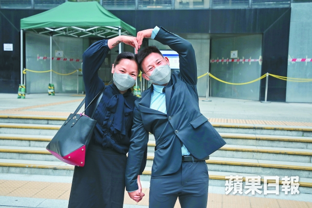 3/ not twisted like maggots. Another trio, including a married couple cleared of rioting several days ago. She said "Although we didn't do anything wrong, but the interrogation on trials had to take a toll, it is a form of (mental) abuses". Other 37 defenders' trials are pending