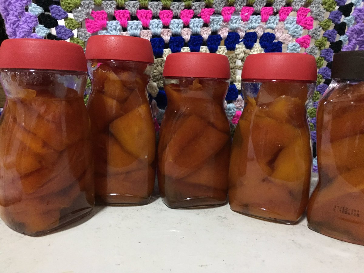 Buenas gente, a raíz de la pandemia mi papá quedo sin trabajo, era transportista escolar, y ahora se esta reinventando haciendo dulces de mamon ☺️ 25.000 el frasco. Denle rt para llegar a mas gente por fa! Cualquier cosa pequeña ya ayuda 🙌🏼