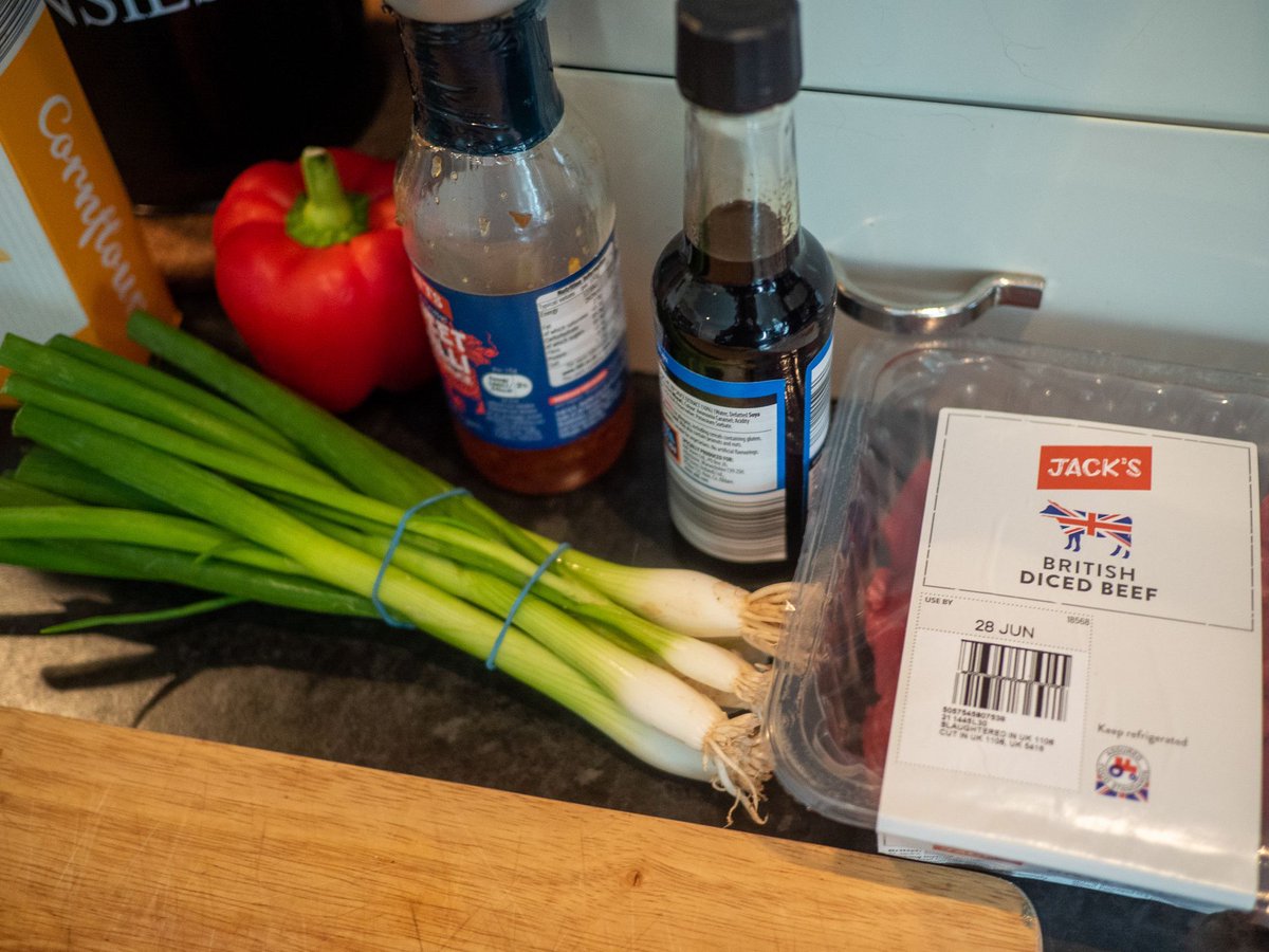 clarethol's tweet photo. Fancy feeding 2 on the cheap? Here's how I fed 2 for less than ยฃ30 a week - healthy and cooked everything from scratch! https://t.co/26rtpOFMdj #fdbloggers #eatforless https://t.co/PyZ8opvobY