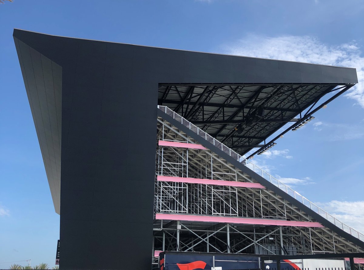 Fundermax_LA's tweet image. Max Compact Exterior at the Lockhart Stadium with  @perezperezarch
The matt black of the panels in the back and the two sides of the stands, bring  elegance and style. It also conveys a sense of intensity and an unbeatable strength!💪💪💪
#fundermax #forpeoplewhocreate