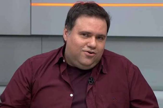 Dia triste para o mundo do futebol. Infelizmente, Rodrigo Rodrigues, que era apresentador do SporTV, faleceu. Era nosso seguidor. 😔

Foi um gigante! Descanse em paz, e que Deus conforte o coração dos familiares e amigos. 🖤🥀
