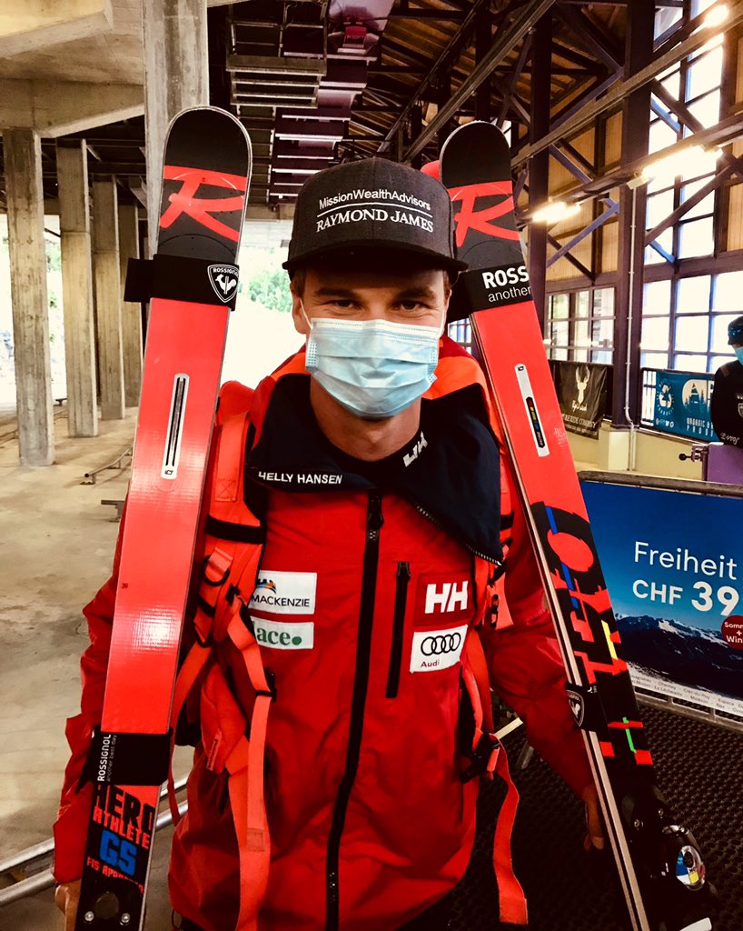 Alpine_Canada's tweet photo. Nothing like a pair of skis to keep you company while social distancing. 🎿 💯 #BackOnSnow #LetsGoSkiing #CANskiteam https://t.co/hBztctImRQ