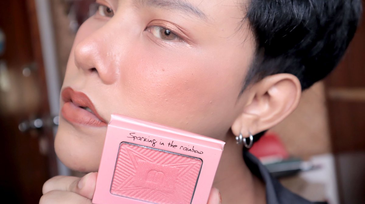 peposaha's tweet photo. สุดปัง! ลิปแมทคือดีไม่ตอดแมสเบาสบายมาก! ต้องมีแล้วซิส @melynn.makeup บลัชออนสีนี้คือบ่มแดดแบบเขิลๆ ชิมเมอร์ฉ่ำแน่น!!
#melynn #melynnmakeup https://t.co/CmpxlAxz6x