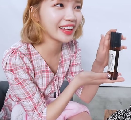 syaasell's tweet photo. [HELP RT]
INA GO 🇮🇩

IZONE CHAEWON PERFUME
"SAI THE SOAP COLLECTION FABRIC PERFUME"

Price: 150k
(Belum sharing cargo dan tax)

Deadline secepatnya yaa takut sold out😆

🔗Order Form: https://t.co/JbJstyaDxJ 

#IZONE #CHAEWON https://t.co/Sf7F6tLswo