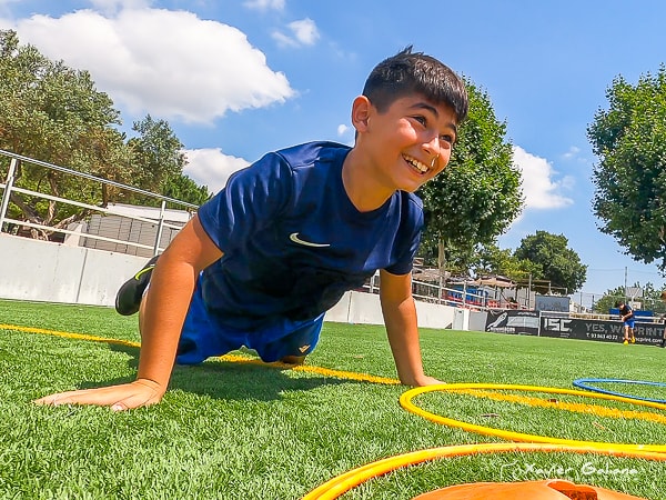 CF_Parets's tweet photo. Si no gaudeixes del que fas, potser no val la pena que ho facis #campuscfparets2020 @brain_futbol
.
#cfparets #futbol #futbolcat #futcat #futbolbase #equip #esport #valors #lluita #passio #esforç #fotografia  #football #soccer #somparets #vaparetsva #esportcat
📸 @FotografiaXgr https://t.co/wwfFaqvNpP