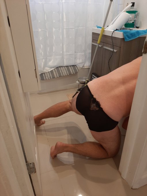 How I clean my bathroom 😊😅🤣 https://t.co/dc16CQ0Qtp