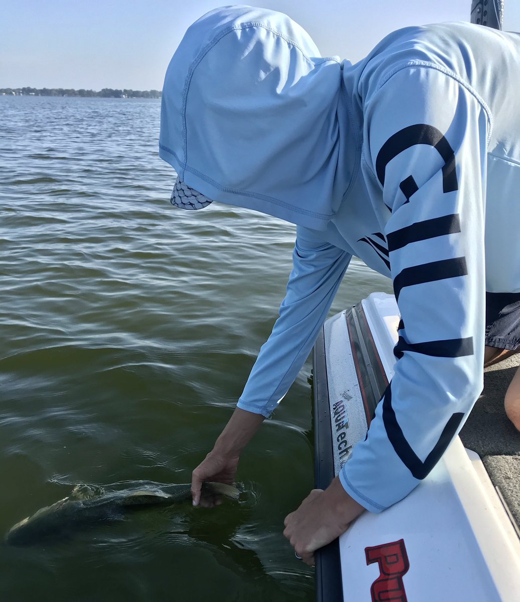 Gillz Prostaff #bassfishing #tournament #angler Corey Ash doing some #prefishing for an upcoming #basstournament Go follow Corey on IG: @the_dangle_wizard on FB: Corey Ash Fishing and on YouTube: The Dangle Wizard. #gillzgearprostaff #gillzbassteam #gillzgear #mens #fishinghoodie