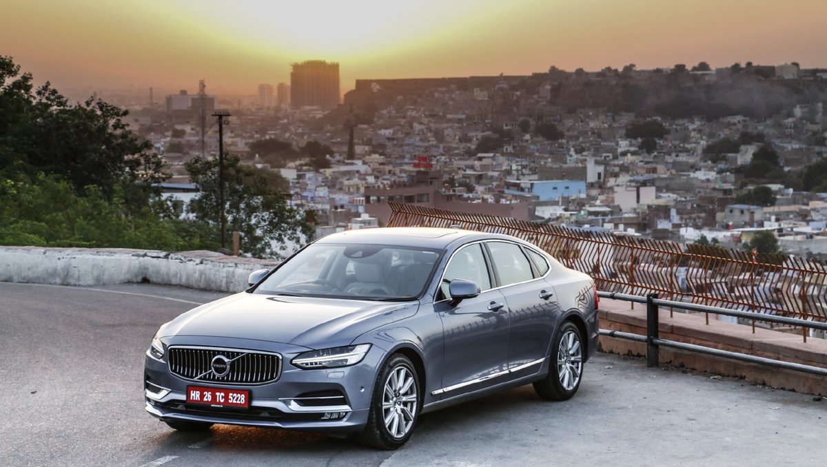 CarWale's tweet image. The Volvo S90 offers great comfort, supreme build quality, and lots of feel-good elements. It serves up a diverse sense of style and appeal, and will suit those on the lookout for something that’s safe.
#CWSnippet #VolvoS90 #VolvoCars