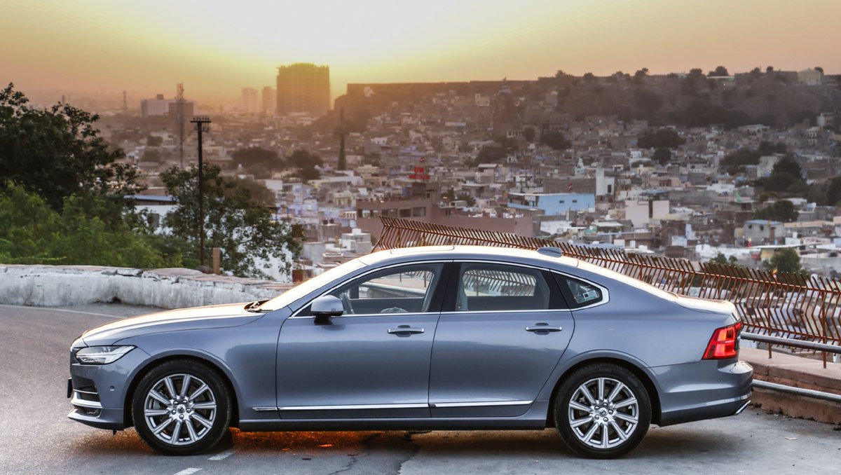 CarWale's tweet image. The Volvo S90 offers great comfort, supreme build quality, and lots of feel-good elements. It serves up a diverse sense of style and appeal, and will suit those on the lookout for something that’s safe.
#CWSnippet #VolvoS90 #VolvoCars