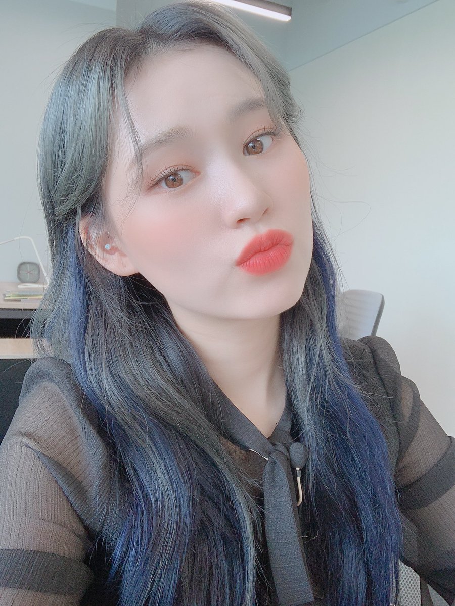WekiMeki's tweet photo. 엘사원 좀 늦었죠?? 하하
엄마 보고싶어서 엄마 생각 하느라구ㅠ
인생주식회사 재밌게 보셨나요?!☺️
#엘리사원 #위키미키 #인생주식회사 https://t.co/B2PEbntvoY