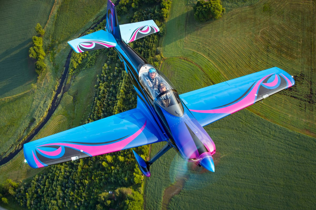 This Team Rocket F1 Evo has to be one of the sharpest-looking E-AB aircraft out there! What do you think of this flashy homebuilt?! 📷 Lyle Jansma #EAAtogether