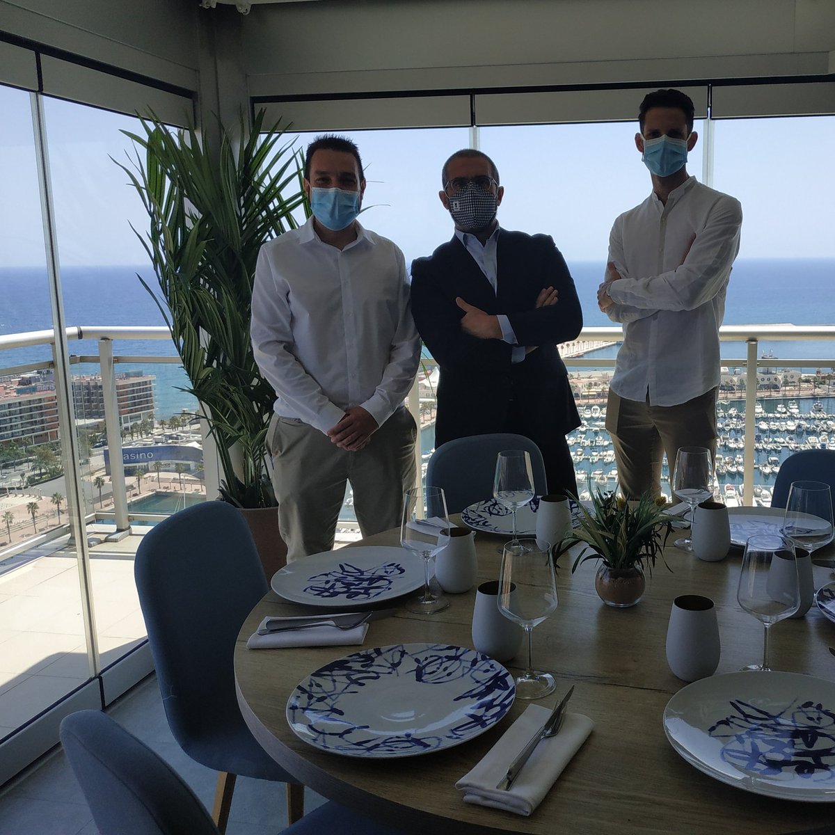 maurovaia's tweet photo. Con Mario y Eduardo en el restaurante Convistas del hotel Tryp Gran Sol de Alicante @TrypHotels @M_Gnzl @trypgransol @MeliaHotelsInt @eduardorubio https://t.co/TutJztRTsr