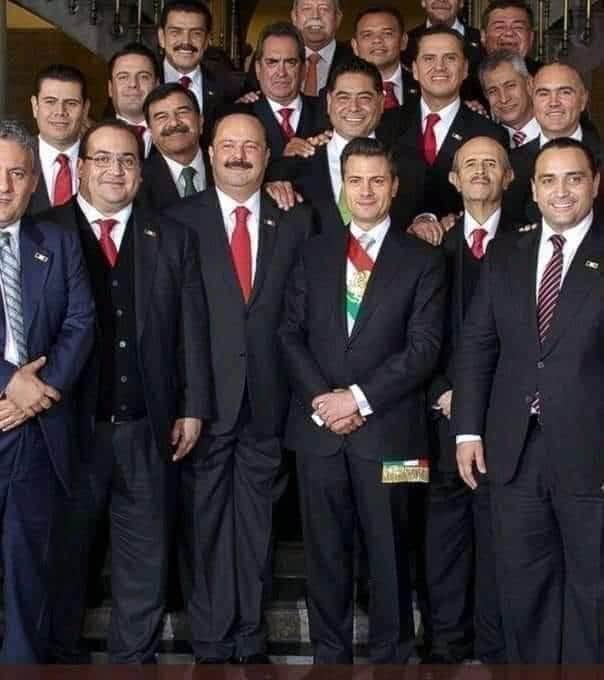 rociomag3's tweet photo. #DÍAS...ENCUENTRA AL HONESTO EN LA FOTO?👀🧐... 🤮 https://t.co/dSKe696513