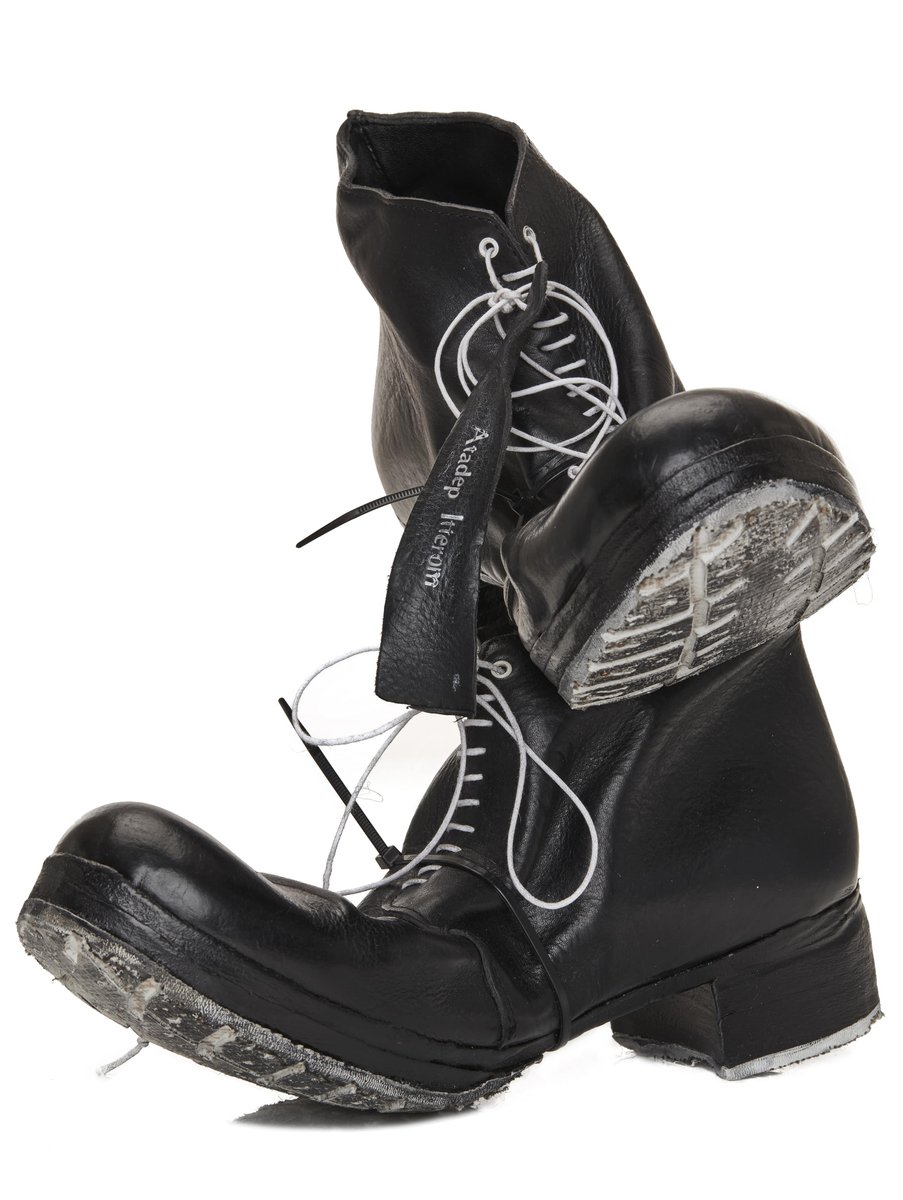 « PV H17-07 »⁣⁠
⁠
New arrival »⁣»⁣»⁣ ⁠
⁠
Atadep Itterom leather ankle boots.

SHOP - soo.nr/6qFt
⁠
#unconventional ⁠
#atadepitterom⁠
#shormaker
#madebyhand⁠
#independentdesigner