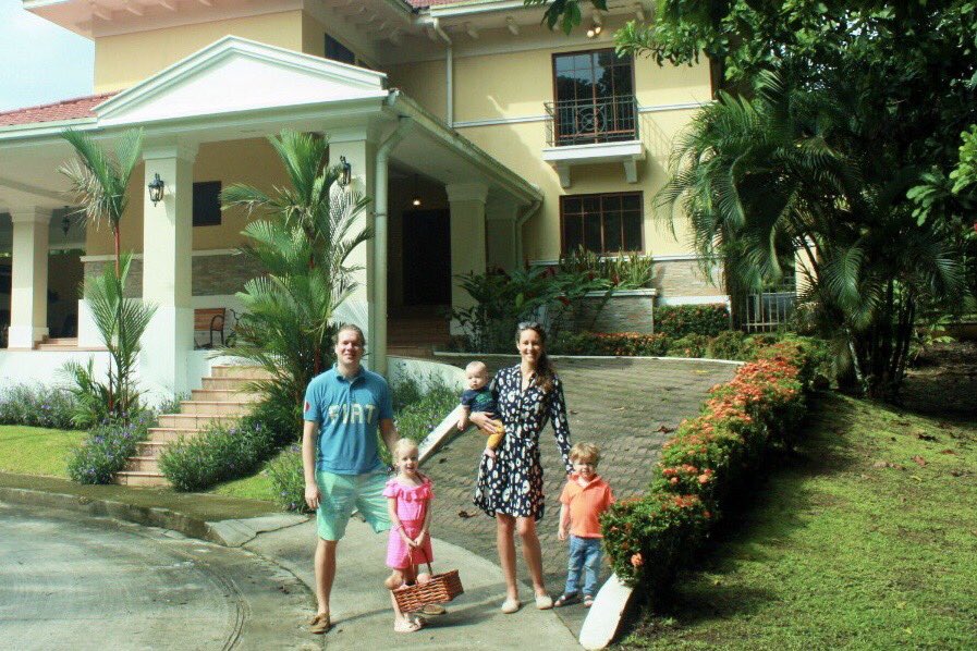 Hoy es nuestro último día en Panamá. Salimos para una nueva aventura pero llevaremos las memorias de la tierra, la cultura, la naturaleza y la gente con nosotros. Gracias Panamá y, por supuesto: gracias panameños por un tiempo fantástico: les vamos a extrañar, que les vayan bien!