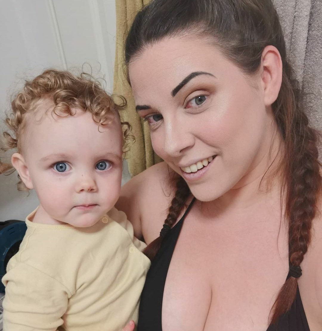 khawinari's tweet photo. Getting ready to stream and little lady had other ideas! ๐ค๐
#twitch #worldofwarcraft #girlgamerproblems #girlgamer #girlgamersofinstagram #streamer #twitter #HiddenDisability https://t.co/09LFbzdMTs