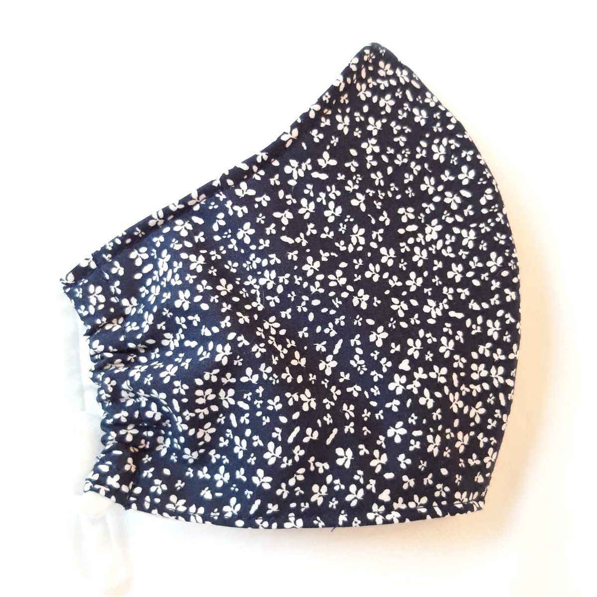 Cheryls_Jewels's tweet photo. Cotton, 3 layer with filter pocket, nose wire and elasticated sides for a great fit. This one is a ladies fit and available for immediate dispatch! https://t.co/JMouGEl7Ai #facemasks #facecoverings #ladiesfacemasks #womensfacemasks #staysafe https://t.co/jwxTR8d0Mz