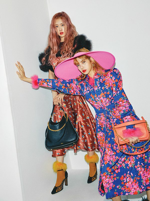  In the second chorus we're inside of an extraterrestrial museum where each painting is a moving clip of Chaelisa