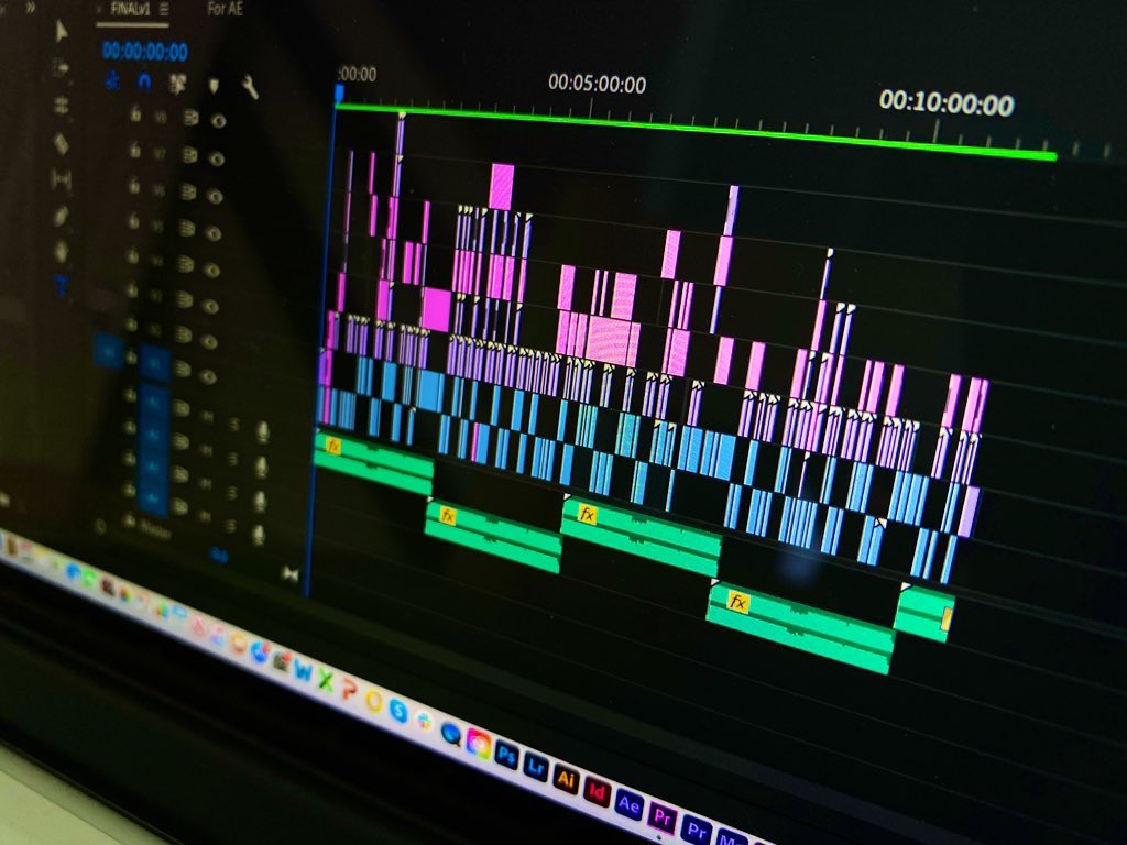_sevenstripes's tweet photo. Back on the edits today - after a day at the BBC yesterday. Three big edits to finish off this week, along with #filming trips to #London #Essex and then back to #Shrewsbury at the weekend. #prempro #complicatedtimelines #compositing #videoeditor #videoproducer #cameraoperator https://t.co/D567sGuN79