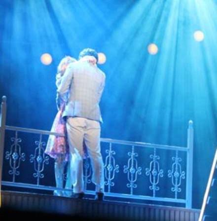 8.5/10 - catch me if you can kiss-now THAT'S passionate -the female lead linking her arms behing kyuhyun's neck?? Yes maam -risky kiss over the balcony -tbh im only giving this high point bc this musical gave us pilot kyu 