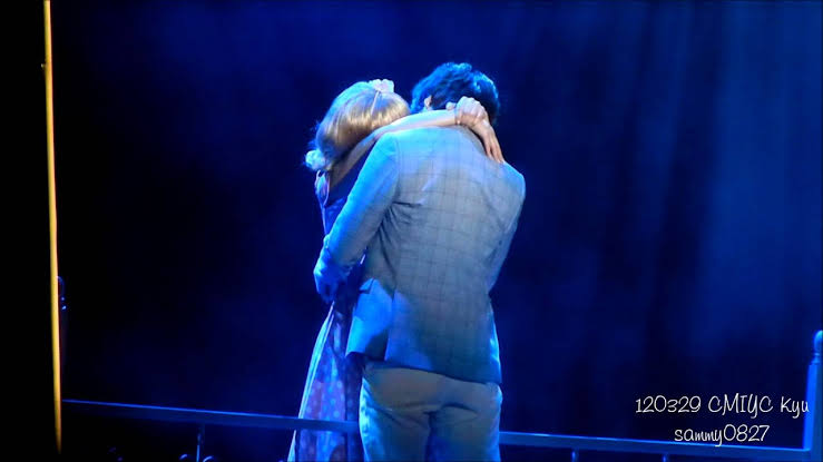 8.5/10 - catch me if you can kiss-now THAT'S passionate -the female lead linking her arms behing kyuhyun's neck?? Yes maam -risky kiss over the balcony -tbh im only giving this high point bc this musical gave us pilot kyu 