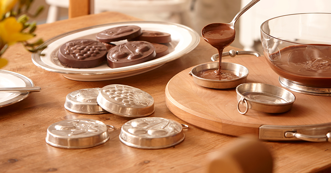 It's #NationalMilkChocolateDay...
As if we needed an excuse <a href="/ItalianPewter/">Cosi Tabellini UK</a>...
'Break the mould' and make your own #chocolates...
Our fruit-themed moulds make it feel slightly less naughty... italian-pewter.co.uk/collections/co…