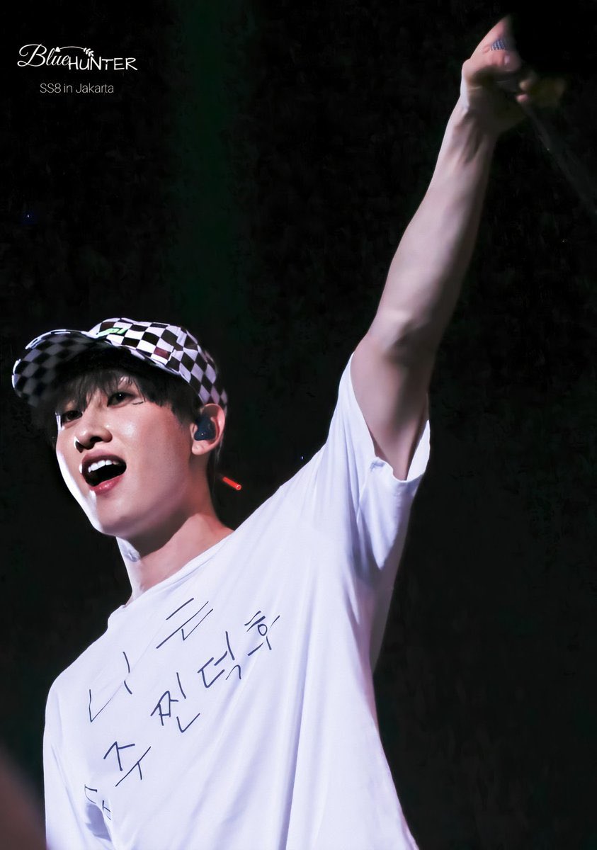 diepELF's tweet photo. Nhớ lắm lắm luôn, cảm giác bao lâu nay bỏ quên mất nguồn động lực của mình. Sống vô hồn cho ngày qua đi phải,mở 1 lít nhạc cũ SJ ra nc mắt cứ chảy. À thì ra mình chỉ cố k quan tâm thử sống bth thôi, chứ mình chẳng khác trước là bao. Nhớ 404 quá quá https://t.co/VNKo1u9DaS