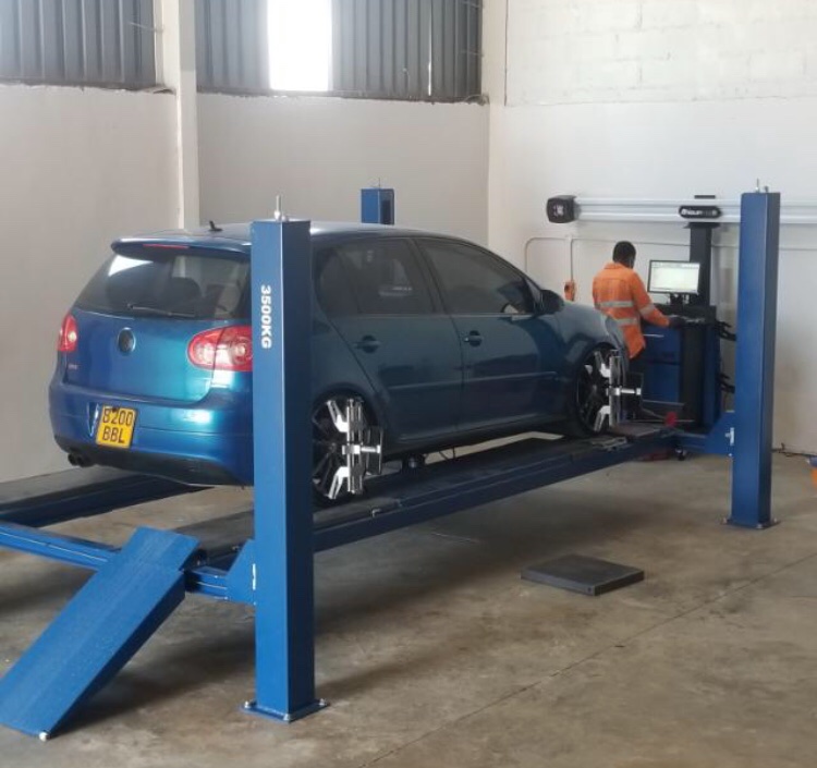 lele_lentle's tweet image. Hi guys. This is my friend Debbie 
Debbie has been working for a big Tyre Company for a few years now 
Debbie decided to take a huge Step and open his own Tyre Company. That’s his workshop on the right 
So please still In the Spirit of pushing BW. For all your Tyre needs please