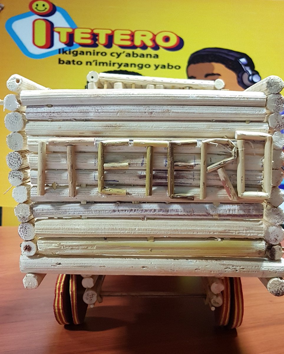 Umubyeyi  wo muri <a href="/KireheDistrict/">Kirehe District</a>
Habimana Samuel yatsindiye igihembo (Igare) mu #IteteroQuiz mone aje kuritwara ati nanjye mbazaniye iyi mpano! 

Abana dushobora kubakorera tukanabigisha gukora ibikinisho mu bintu dusanga aho dutuye nk'iyi modoka yitwa #Itetero 👇 <a href="/rbarwanda/">Rwanda Broadcasting Agency (RBA)</a>
