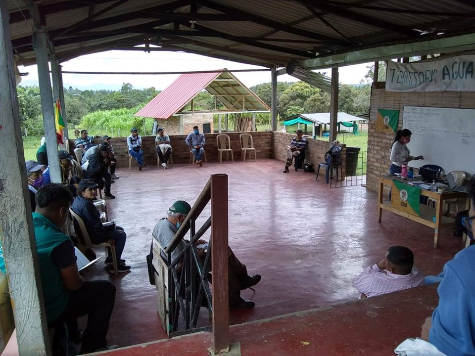 CNA_Colombia's tweet photo. En #Cajibío, #Cauca, se reunieron nuestros compañeros y compañeras de la Asociación para el Desarollo Campesino #ACADER. Retomamos nuestro plan de acción y evaluamos las medidas de autorpotección frente al #Covid https://t.co/EfNUt5a3oY