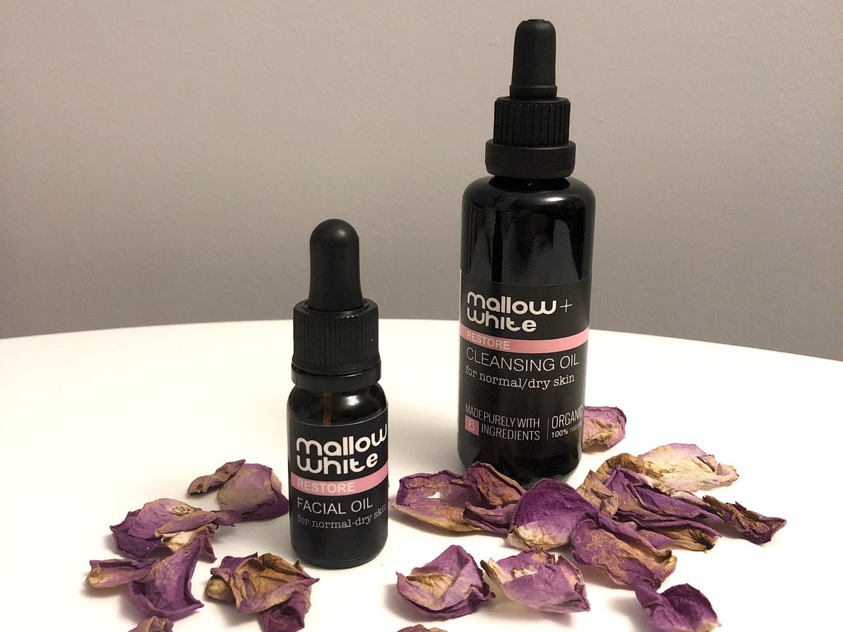 nnbeautyblogger's tweet image. Check out my review of @MallowWhite’s Restore Oils, live on my blog! 🌸 bit.ly/331Retu #cleanbeauty #greenbeauty #skincare